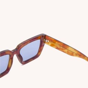 NEW Dezi Switch sunglasses in orange tortoise / Blue. I  dust bag but no tags.
